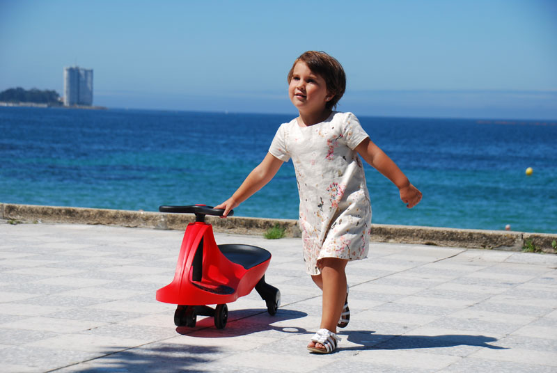 Alimenta la imaginación de los niños con un Didicar Original. Además de varios colores diferentes también tienen stickers con los que personalizar su correpasillos.